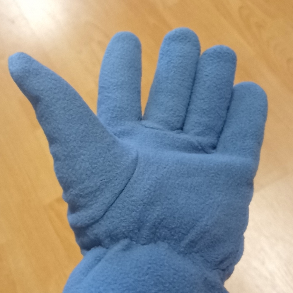 Periwinkle Blue Quilted Fleece Gloves - Picture 3 of 16